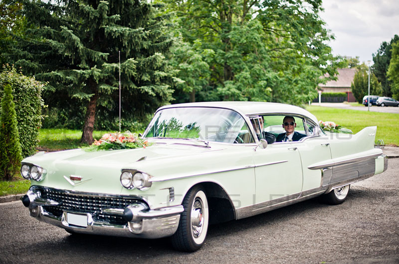  Hochzeitsfahrt im 1958 Cadillac Fleetwood Sixty Special